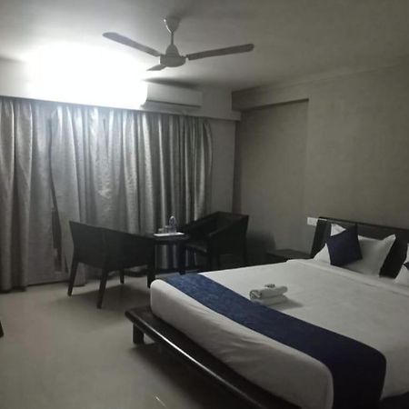 Aec Residency Hotel Alappuzha Kültér fotó